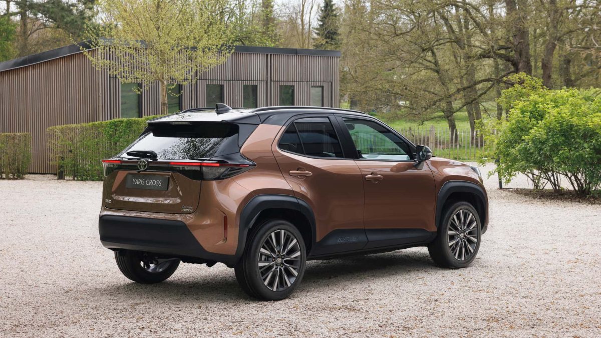 Toyota Yaris Cross 2026: restyling a partire da 29.600 euro
