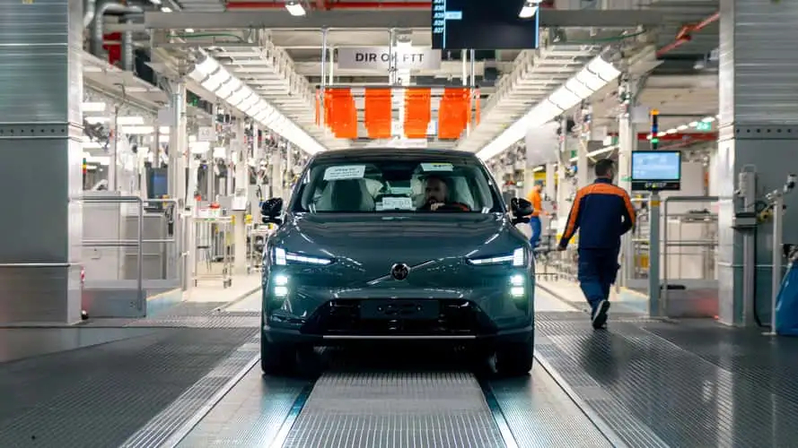 Volvo EX60: il SUV elettrico con 810 km di autonomia sfida le versioni plug-in e diesel