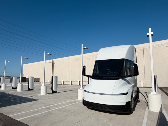 Tesla Nevada Plant Targets 50,000 Semi Trucks Annually - News Directory 3