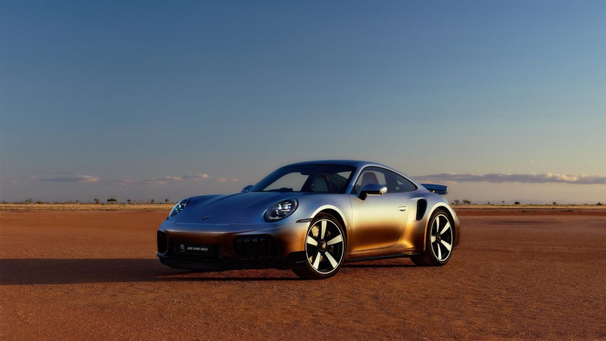 Una Porsche 911 Turbo S con colori che cambiano al sole e dettagli australiani in mostra