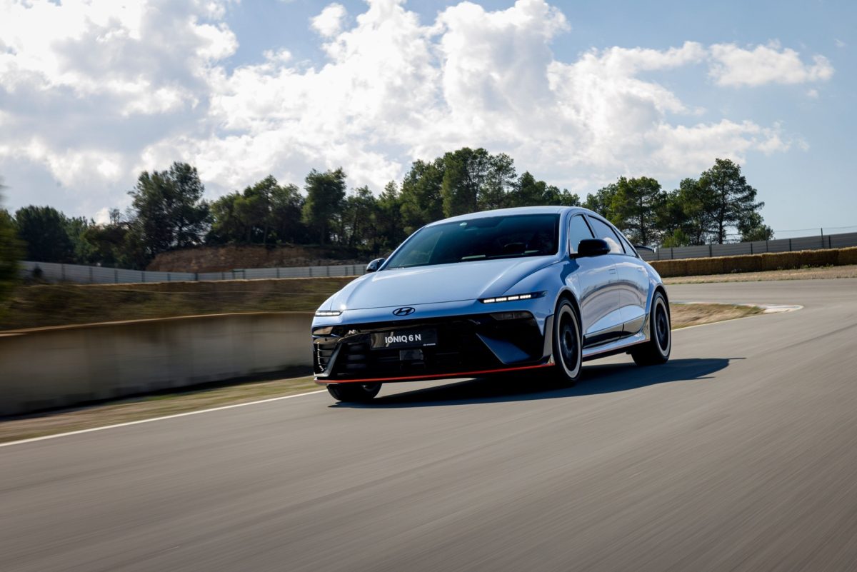 Hyundai IONIQ 6 N, berlina elettrica supersportiva con design aerodinamico e prestazioni da supercar
