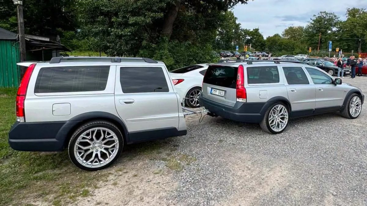 Due segnali stradali installati insieme causano confusione tra gli automobilisti, ma la loro interpretazione è semplice e chiara, immagine di approfondimento