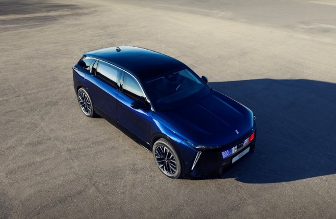 Auto blindata del Presidente francese con tecnologia italiana prodotta in Veneto