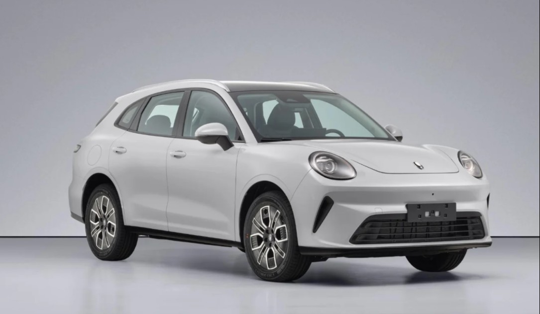 Vettura GWM Ora 5 GT PHEV con design moderno e tecnologia ibrida plug-in
