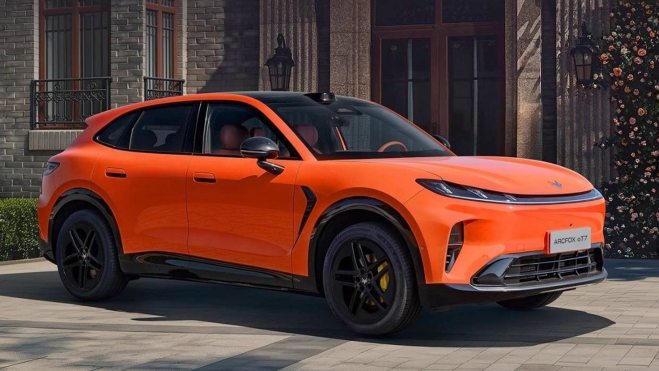 SUV elettrico Arcfox Alpha T7 con autonomia 715 km e prezzo 17.600 euro in Cina