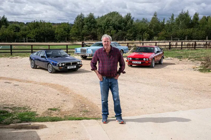 Jeremy Clarkson mette all’asta tre auto iconiche di The Grand Tour, tra cui quella del suo ultimo viaggio