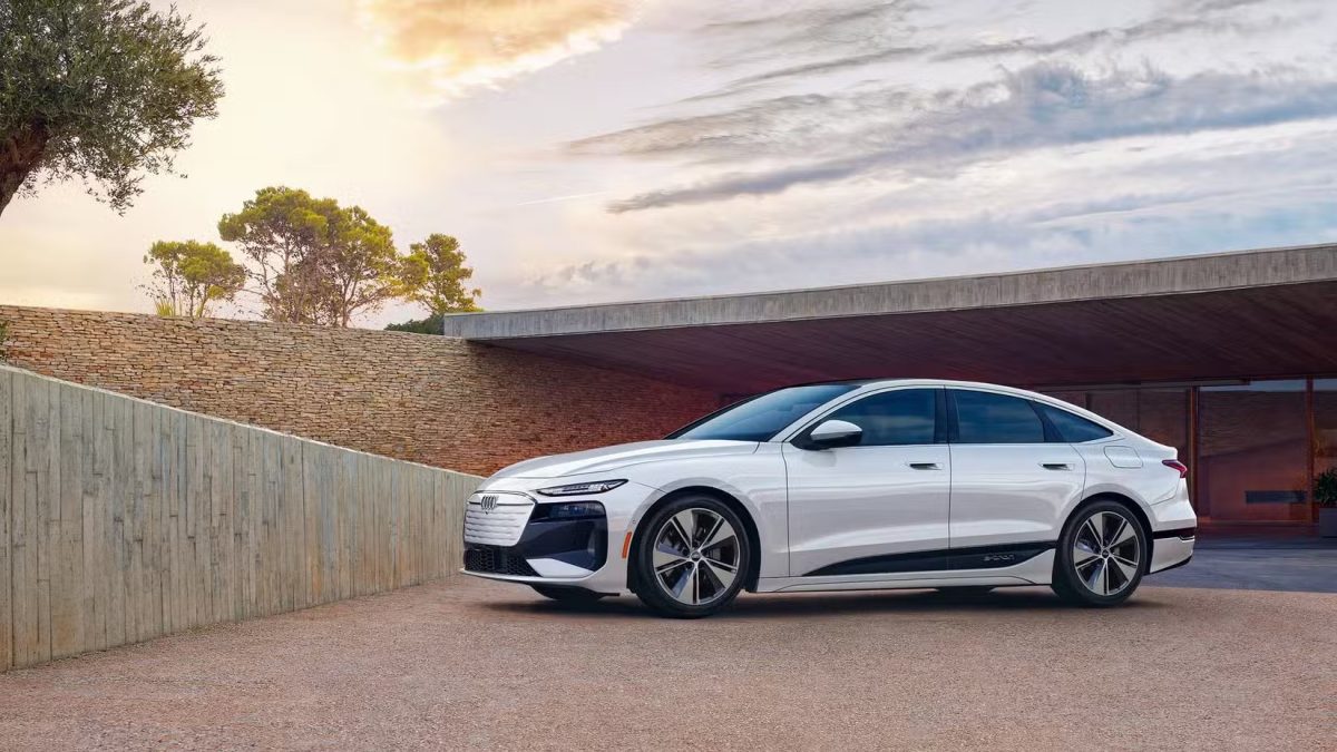 Audi brevetta sistema per rendere le elettriche simili alle termiche con scintille e vibrazioni