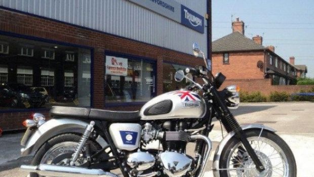 triumph bonneville diamond