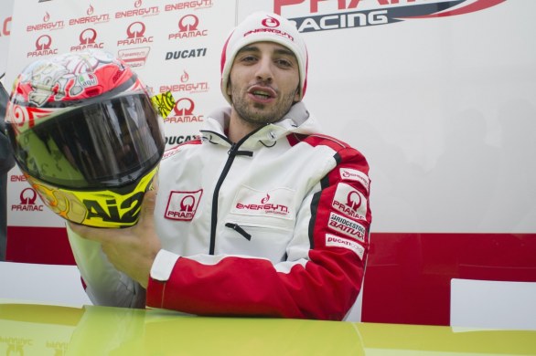 Andrea Iannone al Mugello con un casco speciale - Motoblog