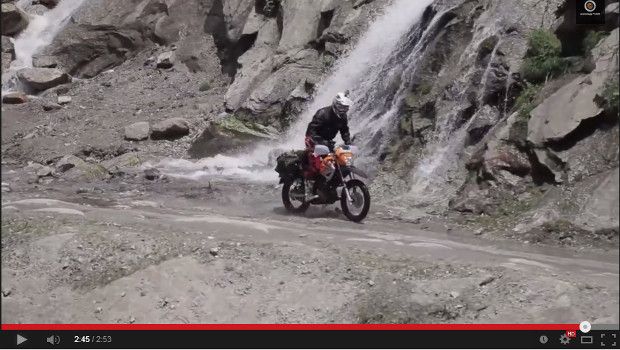 In bilico sull'Himalaya: l'impresa di Adam Riemann [Video] - Motoblog