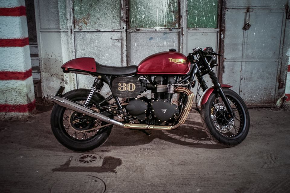 Special Triumph Thruxton 900 cafe racer Dinoscooter