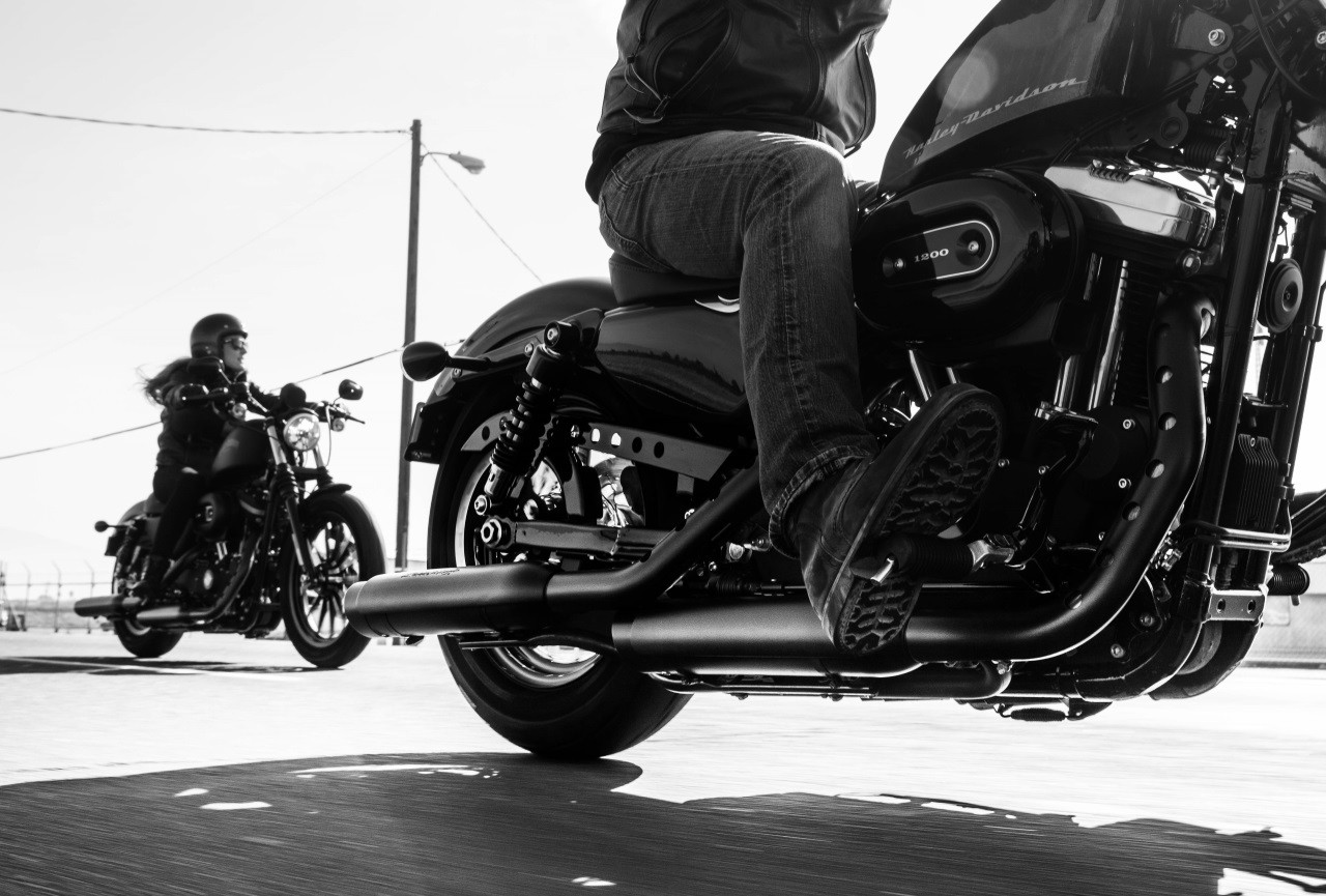 Promozione HarleyDavidson Sportster Iron 883 con scarichi Screamin