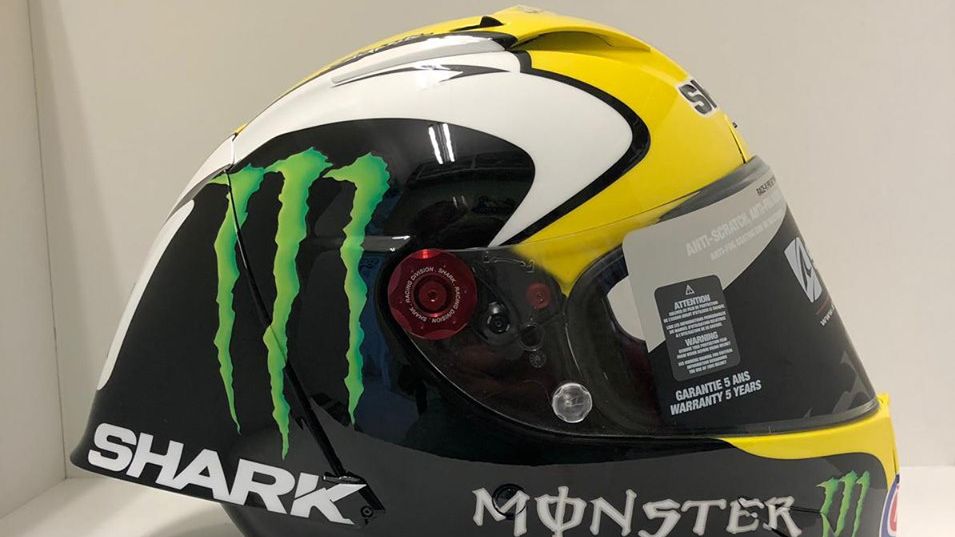 Alex Lowes alla 8 Ore di Suzuka con un casco dedicato a Kenny Roberts -  Motoblog