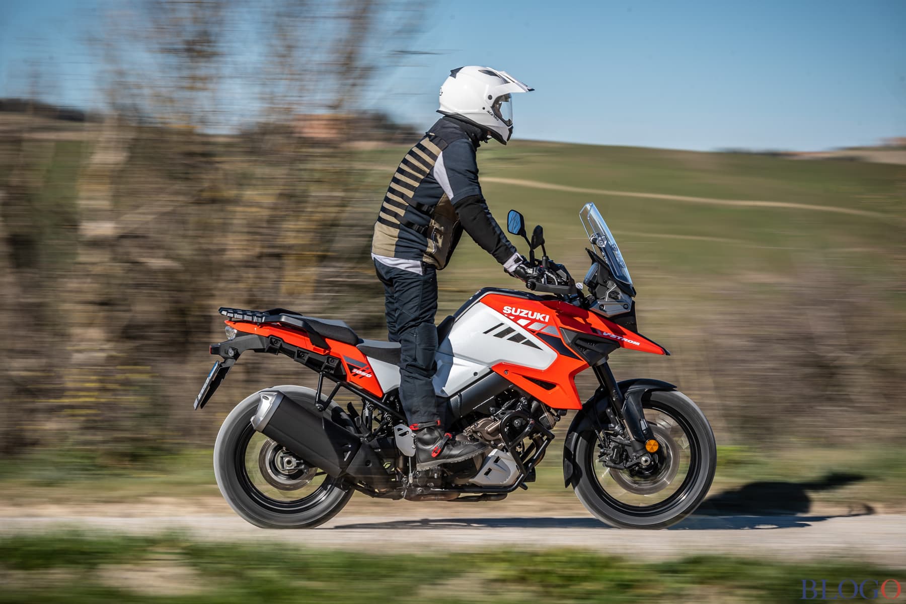 Suzuki V-Strom 1050XT: primo contatto fra i colli senesi - Motoblog
