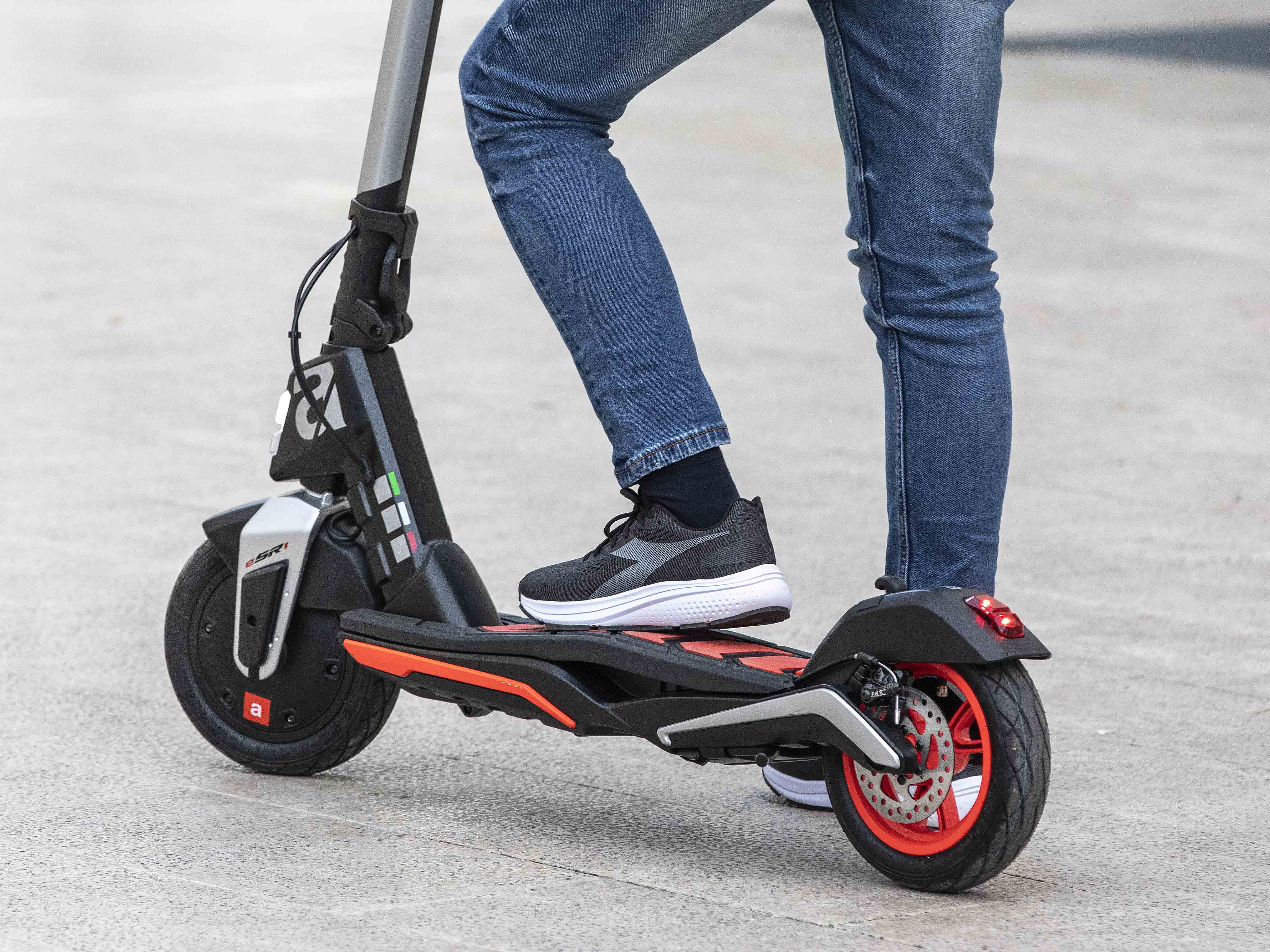 Il nuovo monopattino Aprilia