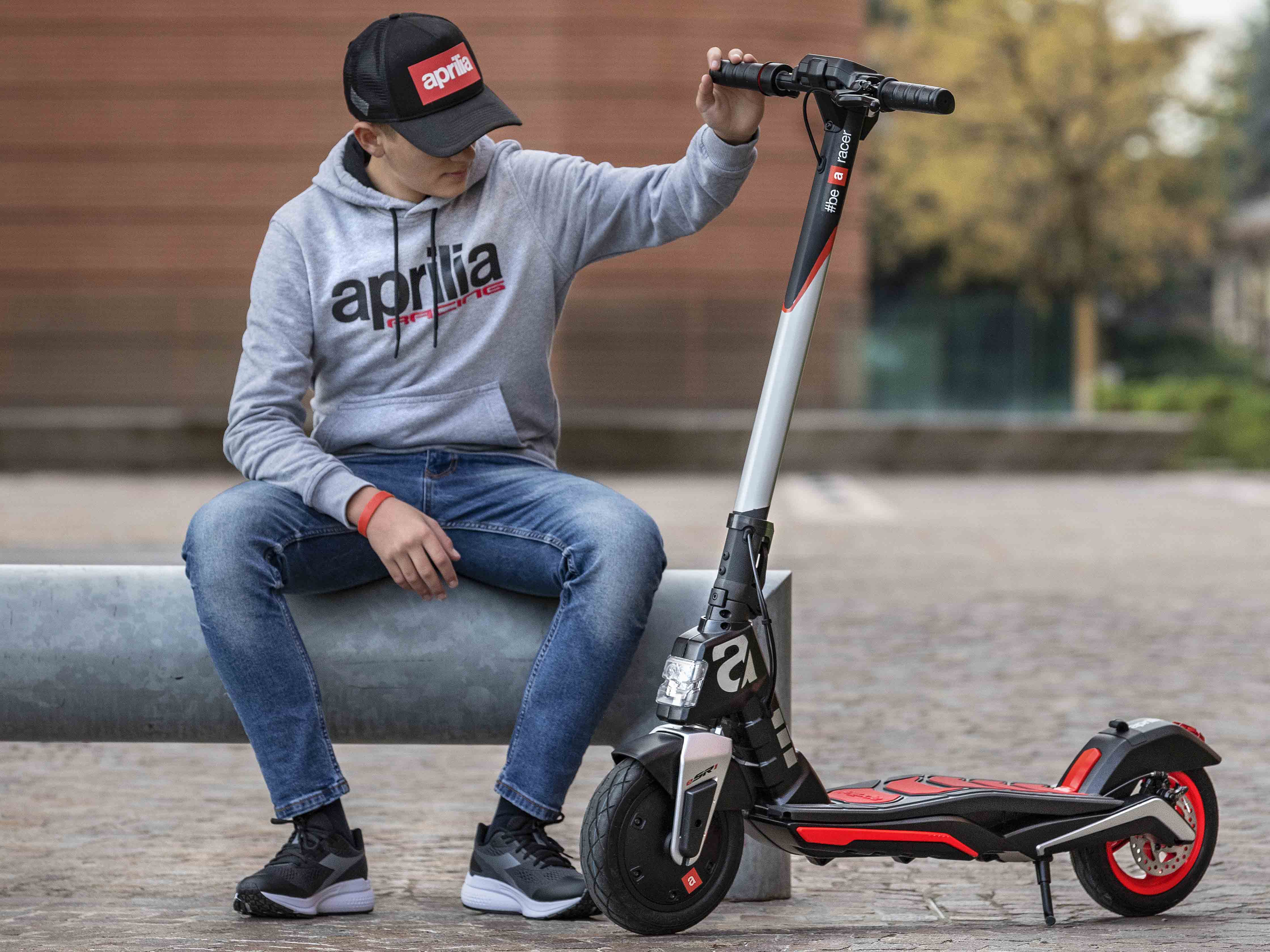 Il nuovo monopattino Aprilia