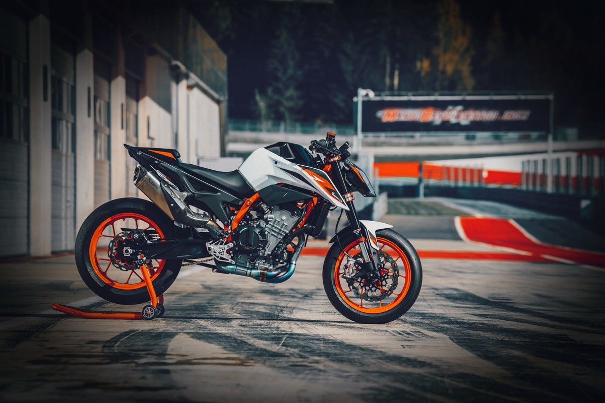 KTM 890 Duke R
