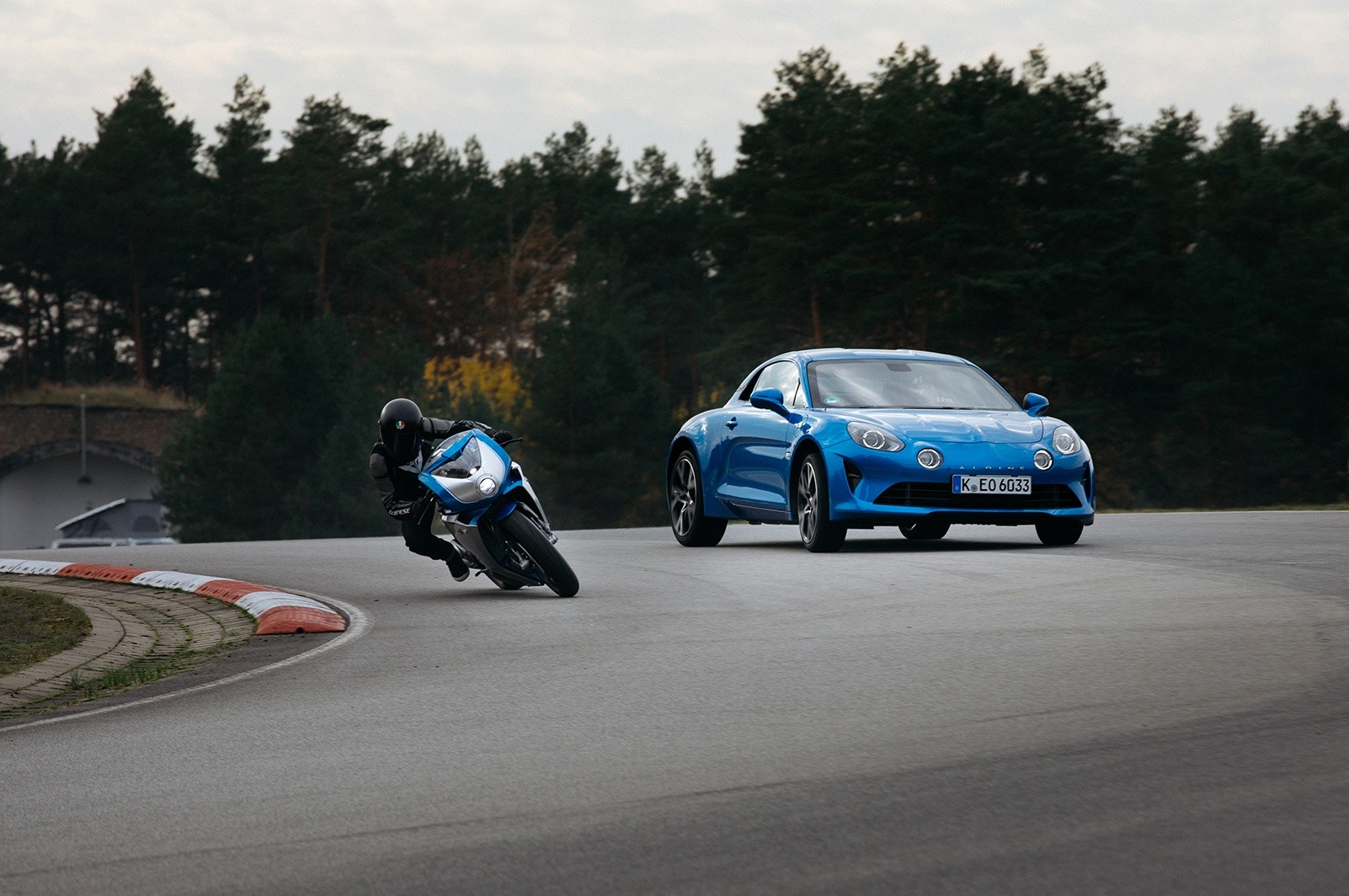 MV Agusta Alpine Superveloce - Ambient