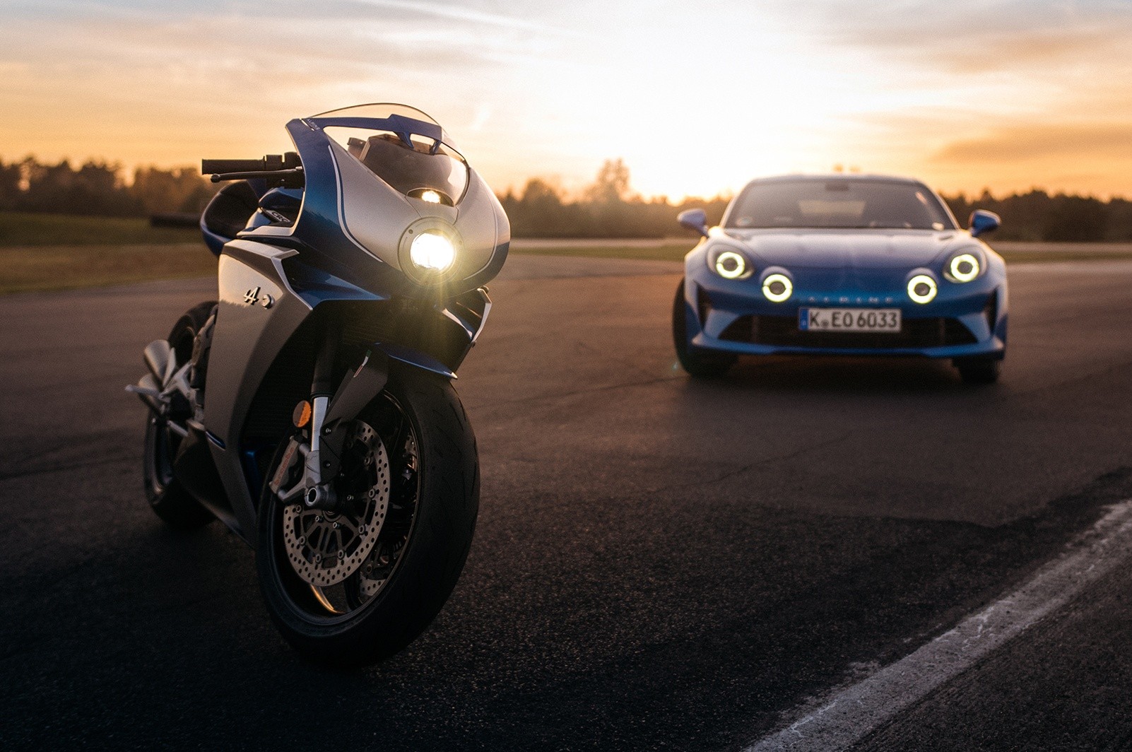 MV Agusta Alpine Superveloce - Ambient
