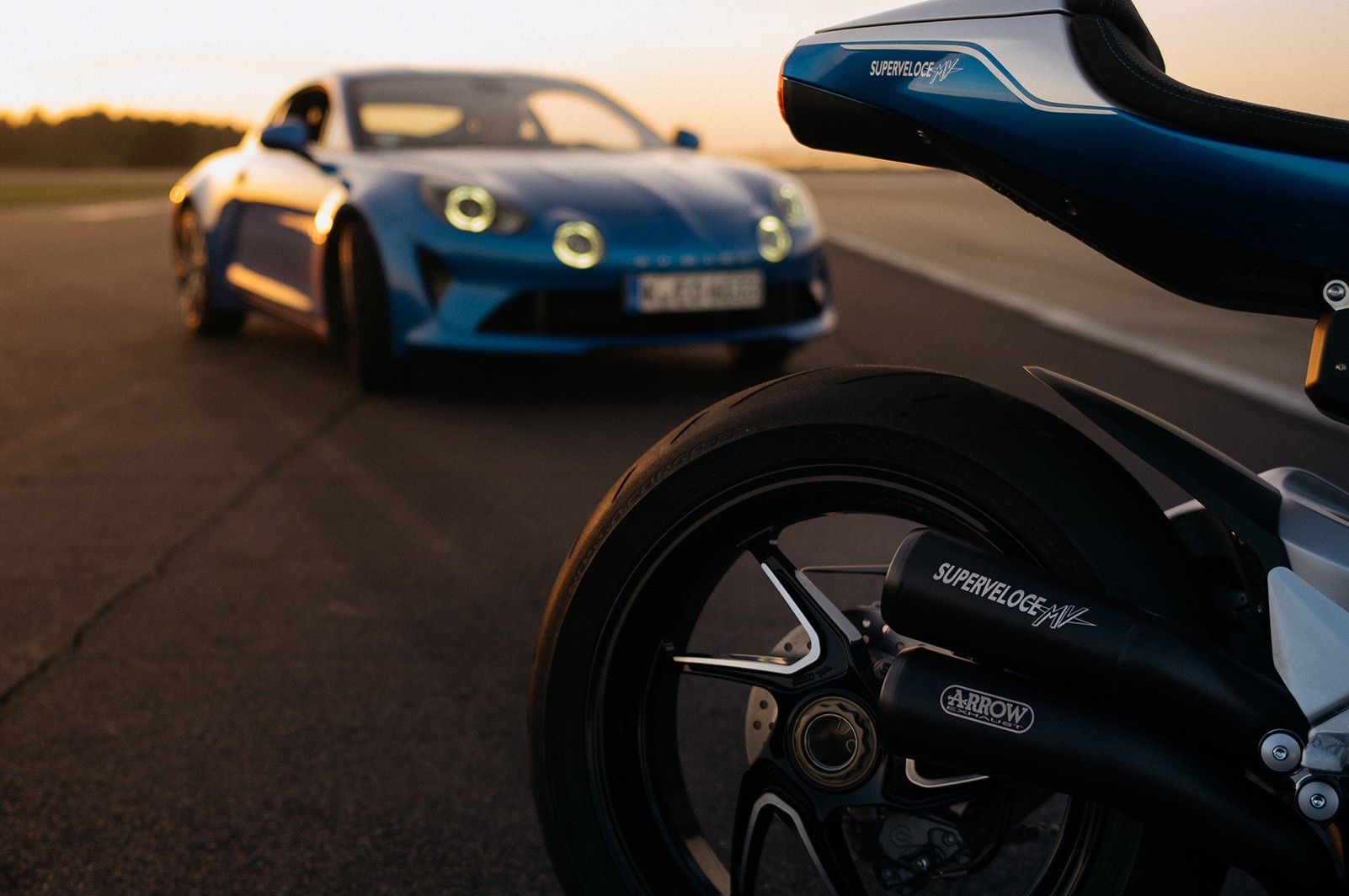 MV Agusta Alpine Superveloce - Ambient