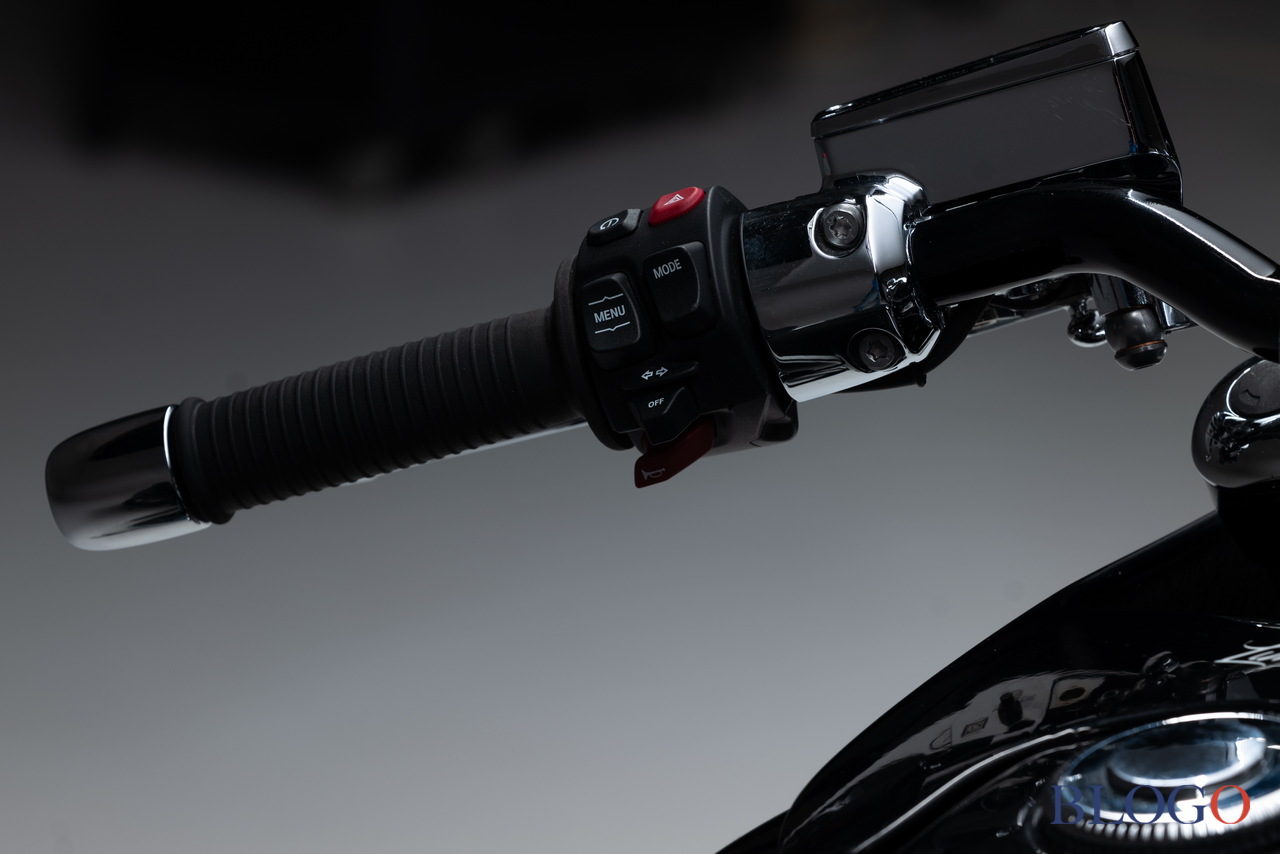 BMW R 18 "Spirit of Passion" by Kingston Custom