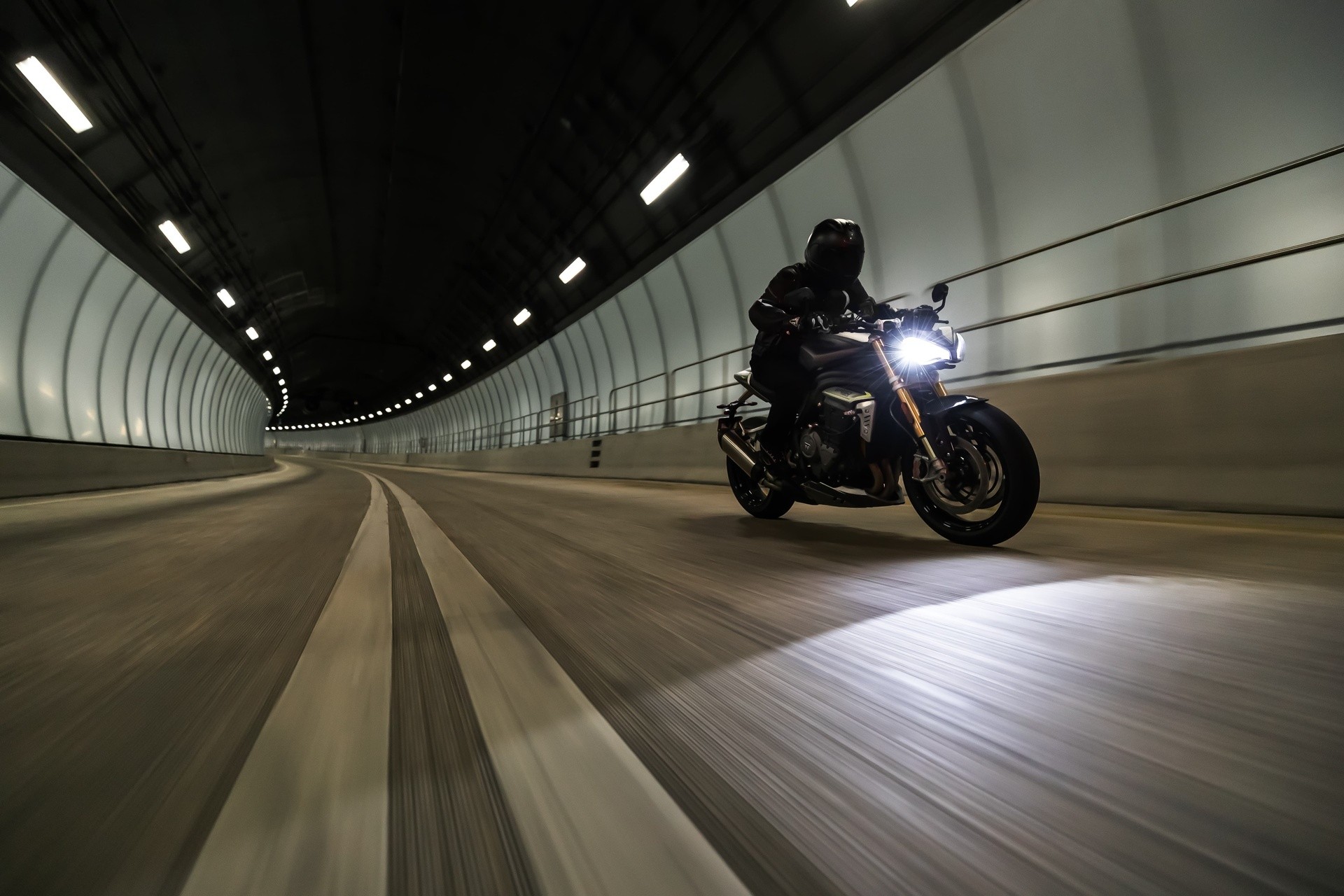 Triumph svela la nuova Speed Triple 1200 RS