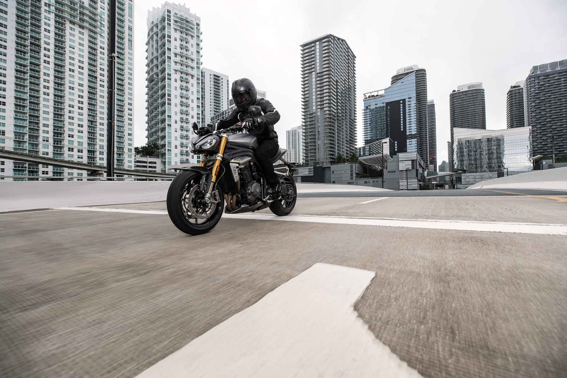 Triumph svela la nuova Speed Triple 1200 RS