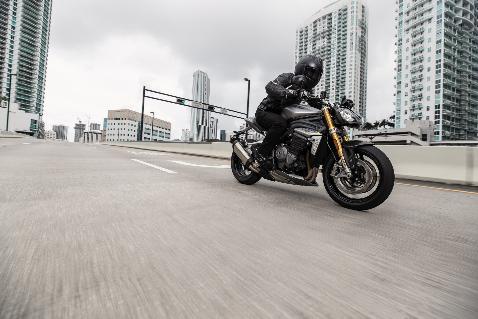Triumph svela la nuova Speed Triple 1200 RS