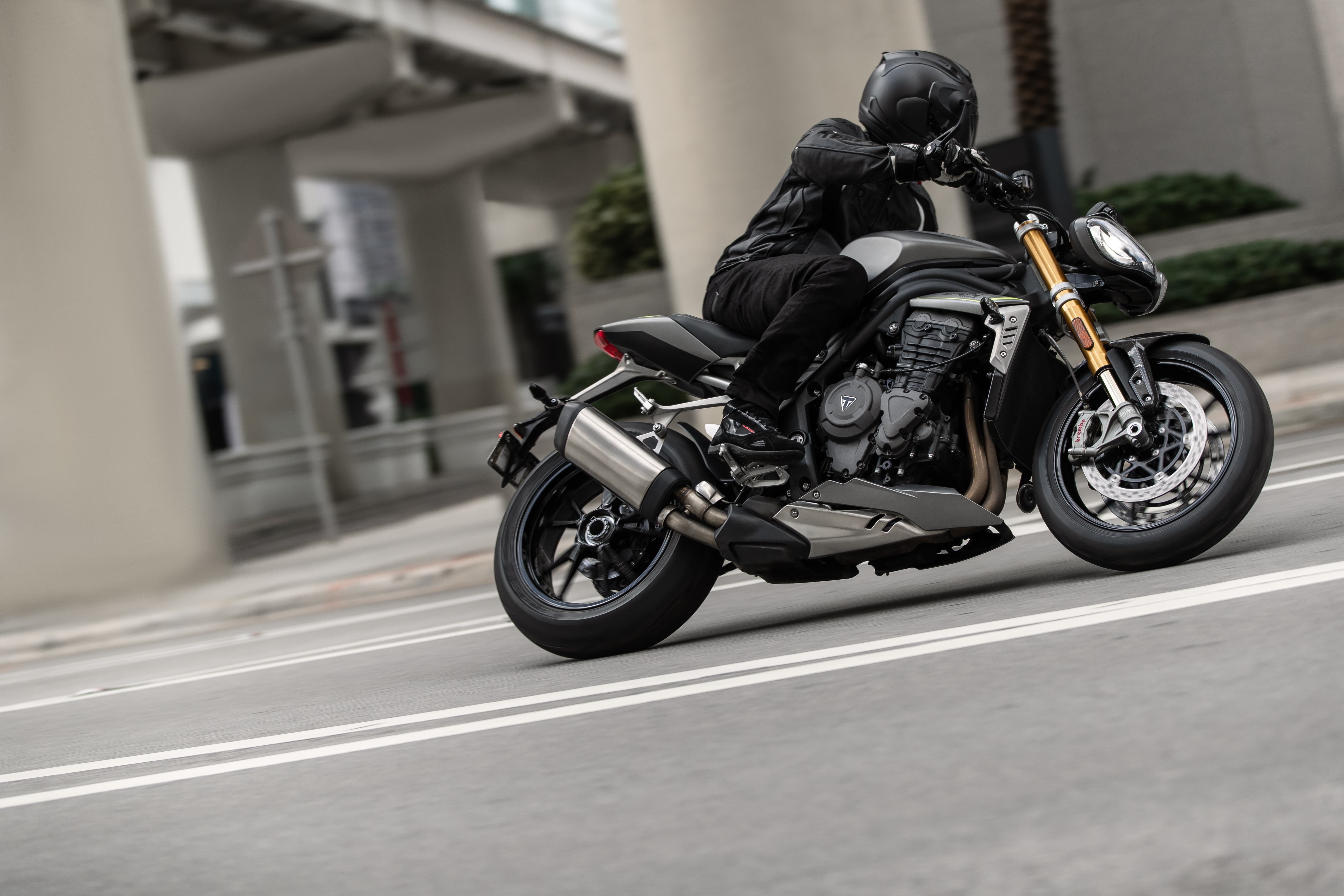 Triumph svela la nuova Speed Triple 1200 RS
