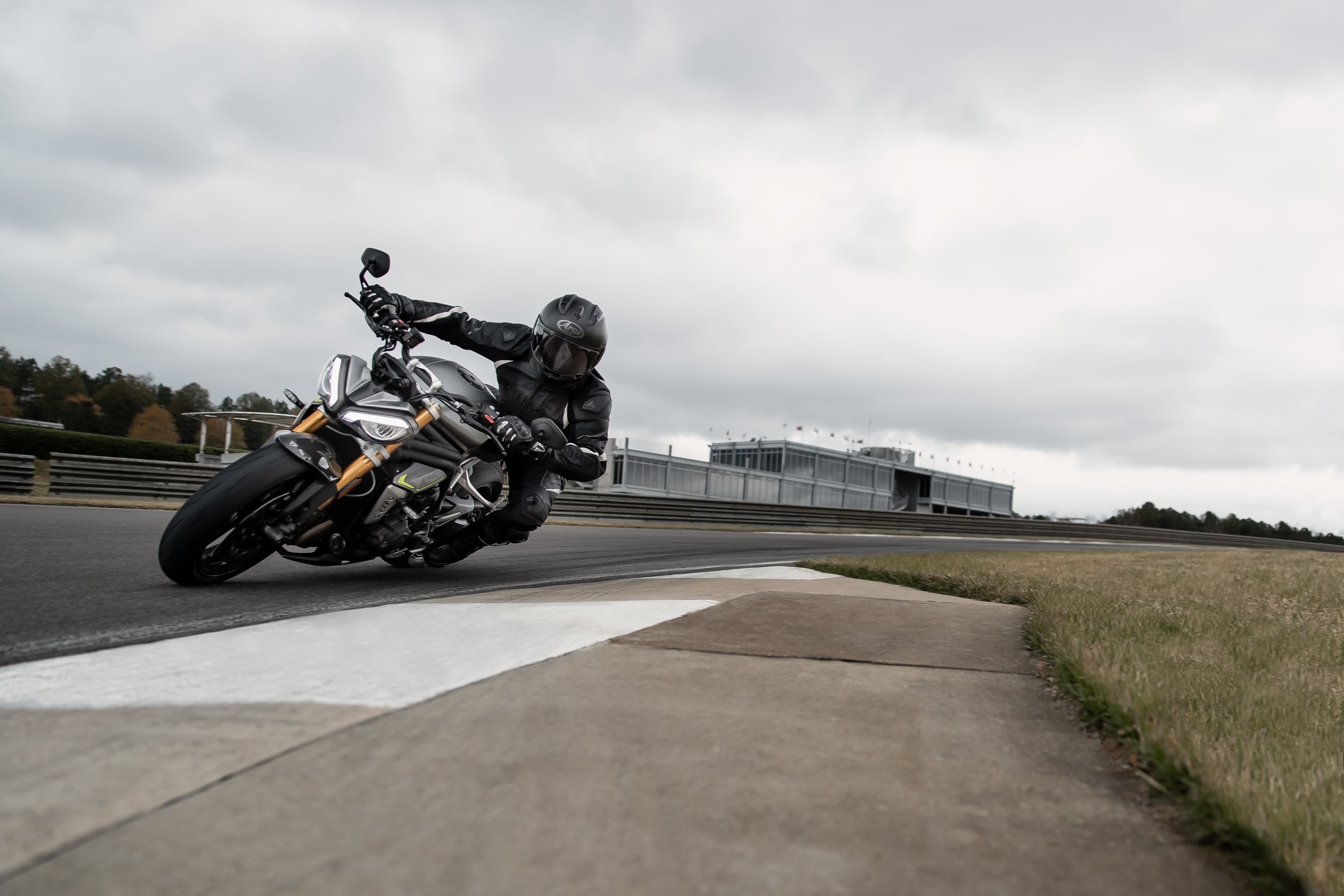 Triumph svela la nuova Speed Triple 1200 RS