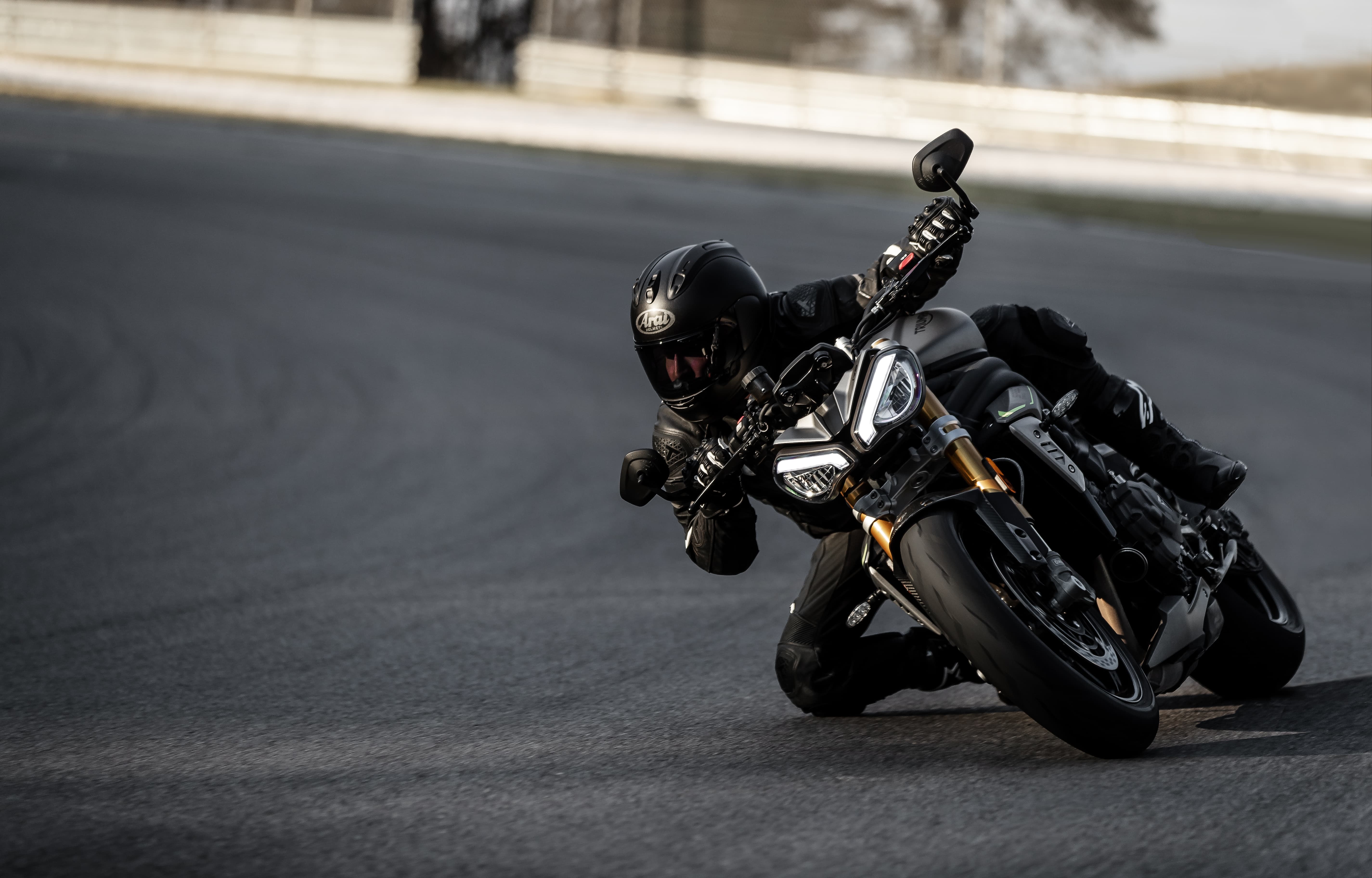 Triumph svela la nuova Speed Triple 1200 RS