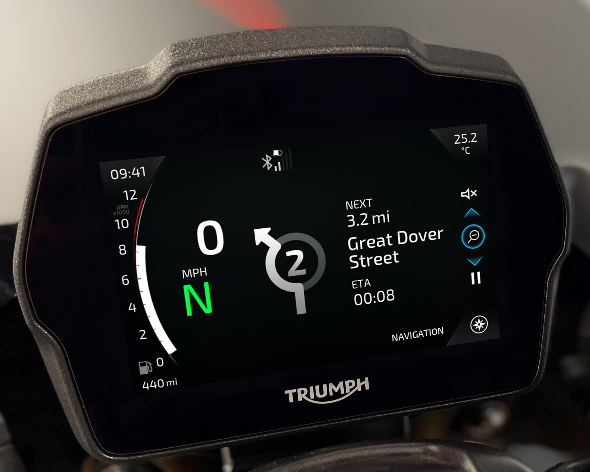 Triumph svela la nuova Speed Triple 1200 RS