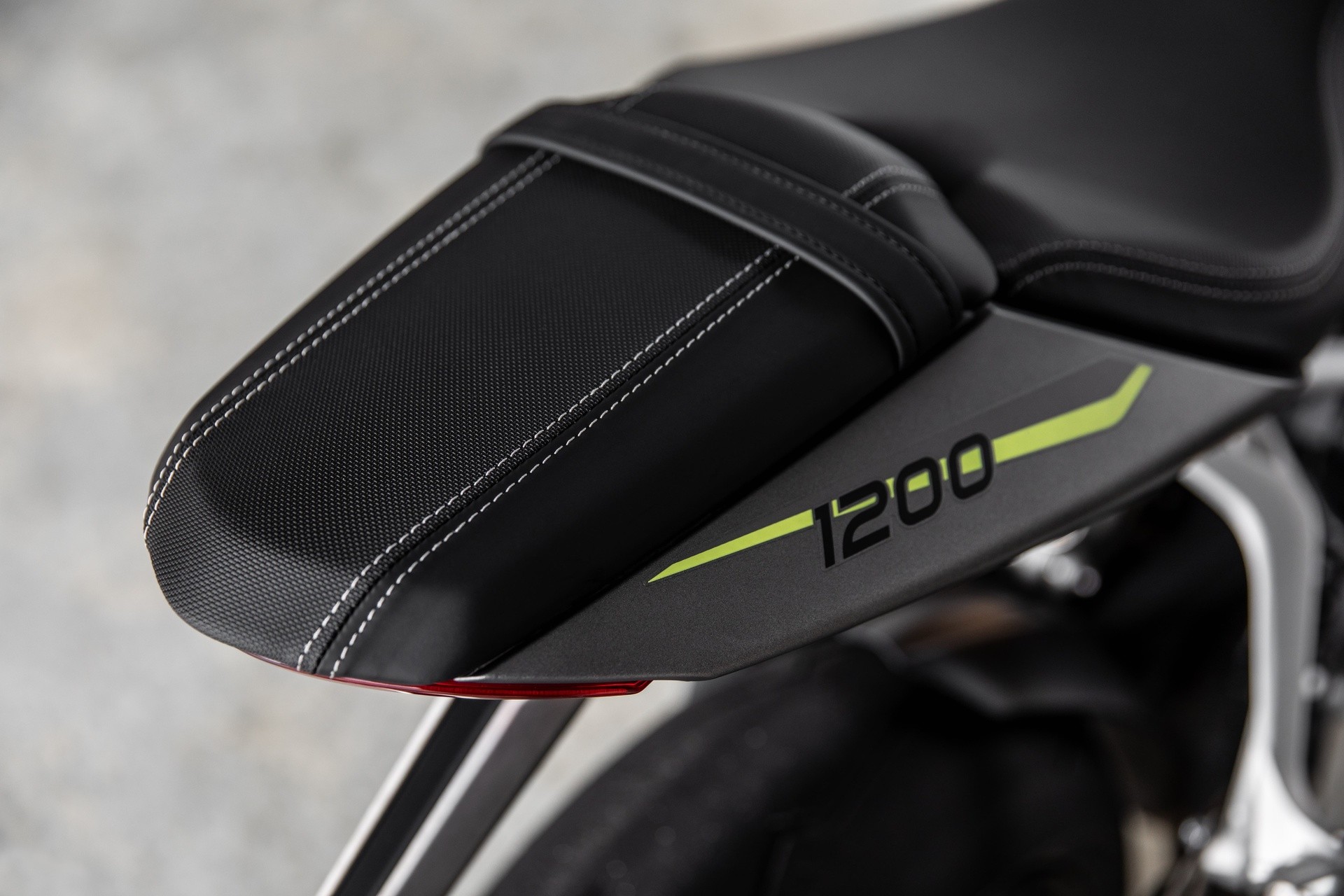 Triumph svela la nuova Speed Triple 1200 RS
