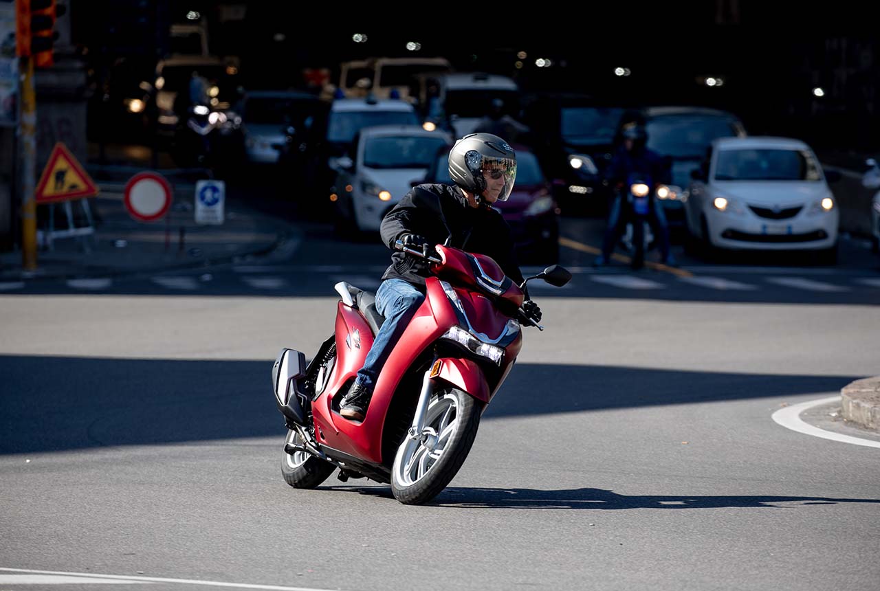 Honda SH350i, le foto della prova