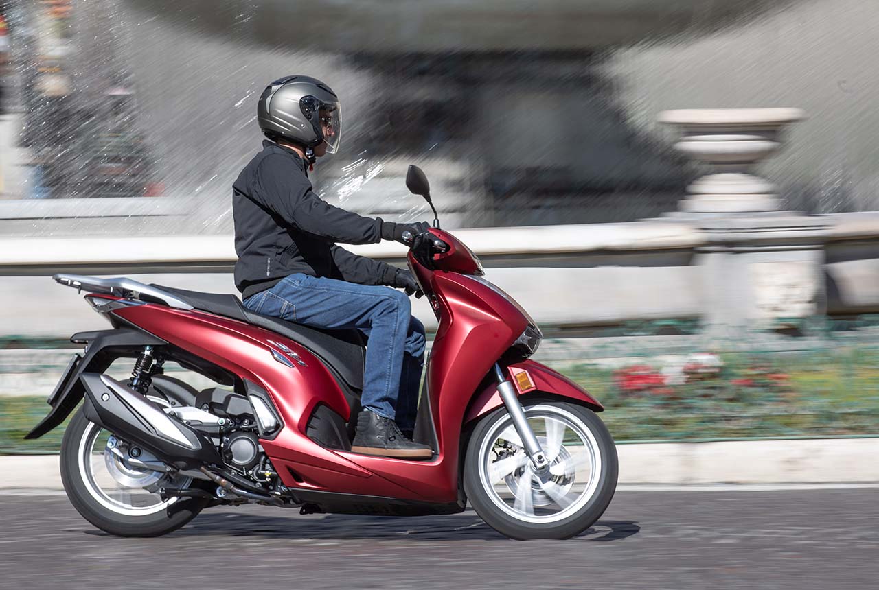 Honda SH350i, le foto della prova