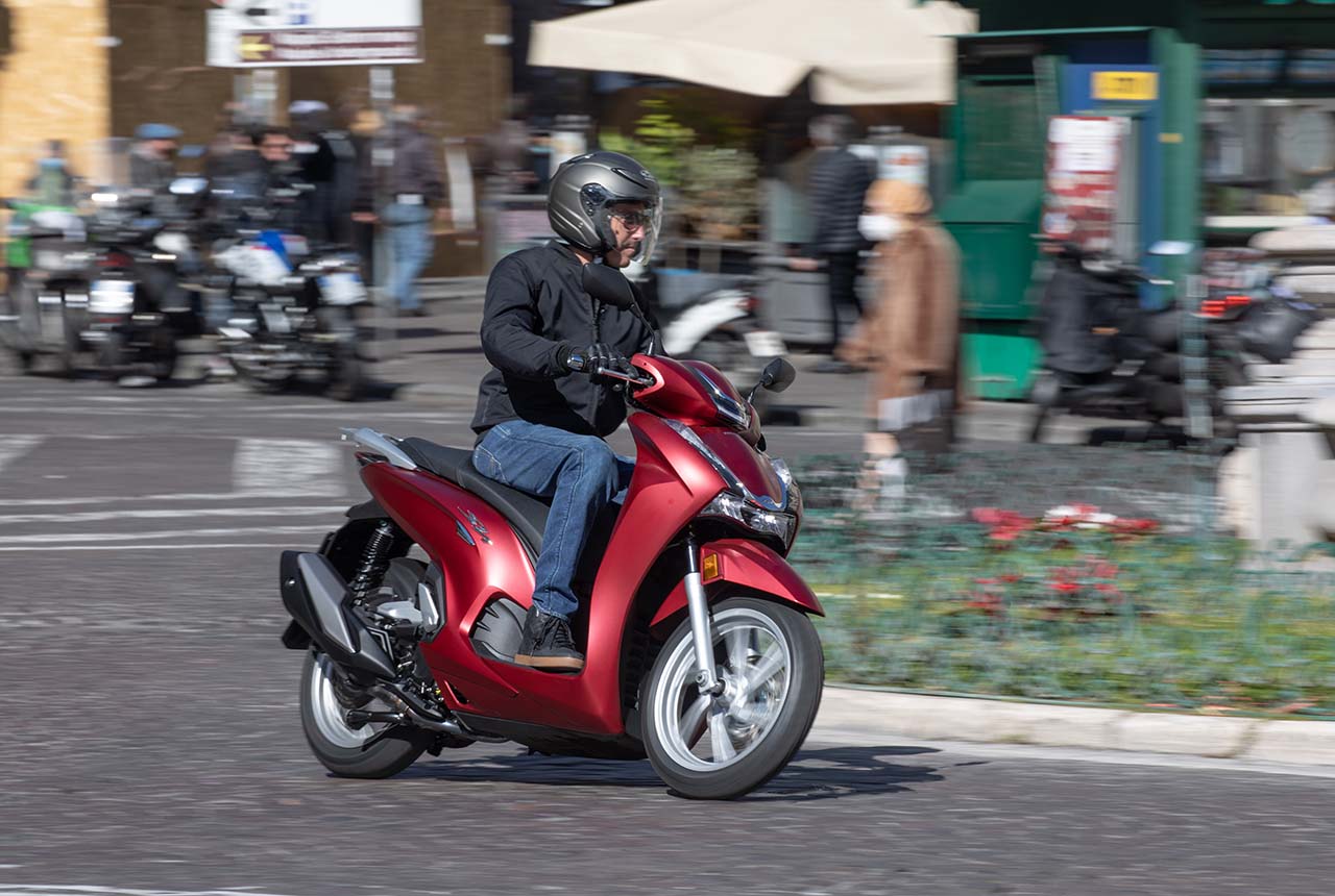 Honda SH350i, le foto della prova