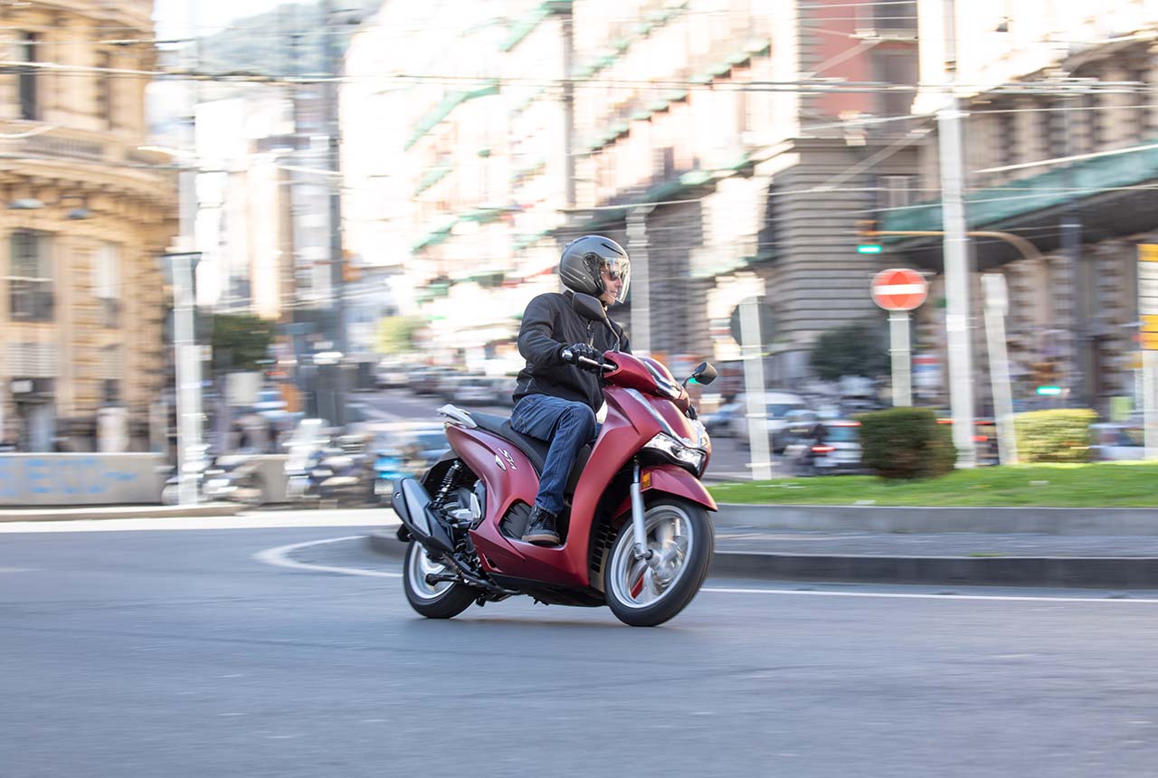 Honda SH350i, le foto della prova