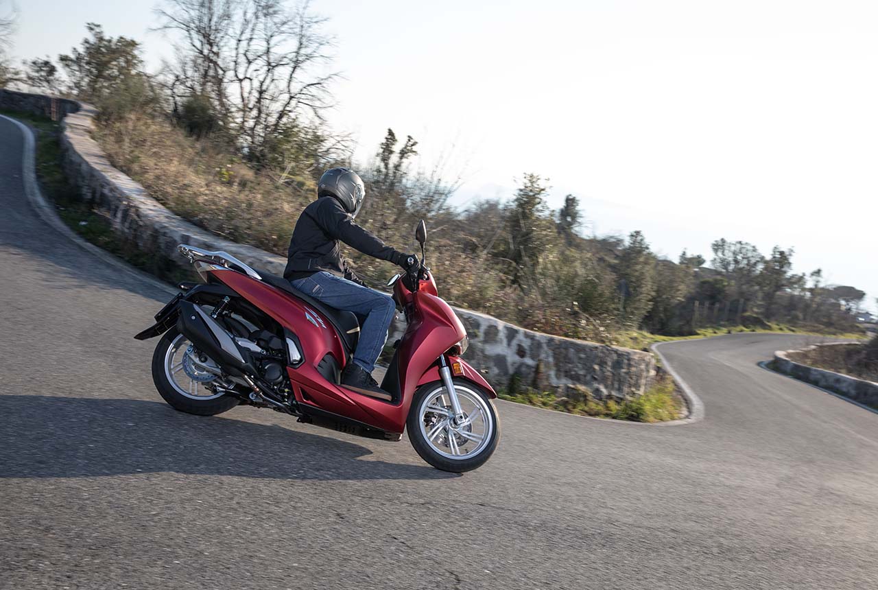 Honda SH350i, le foto della prova