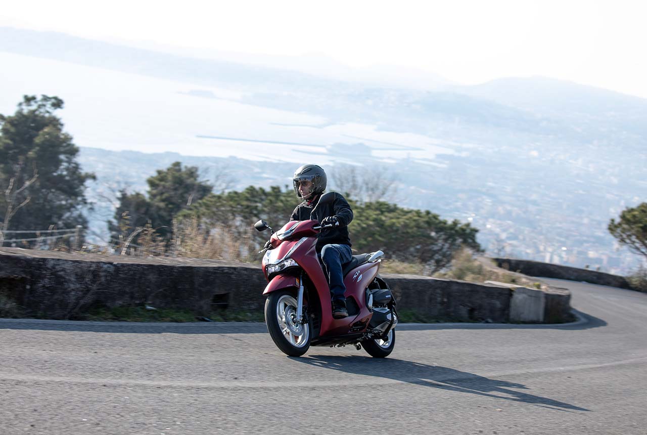 Honda SH350i, le foto della prova