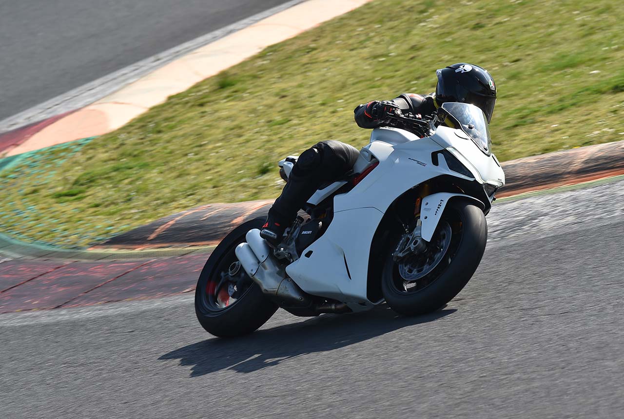 Ducati SuperSport 950, le foto della prova