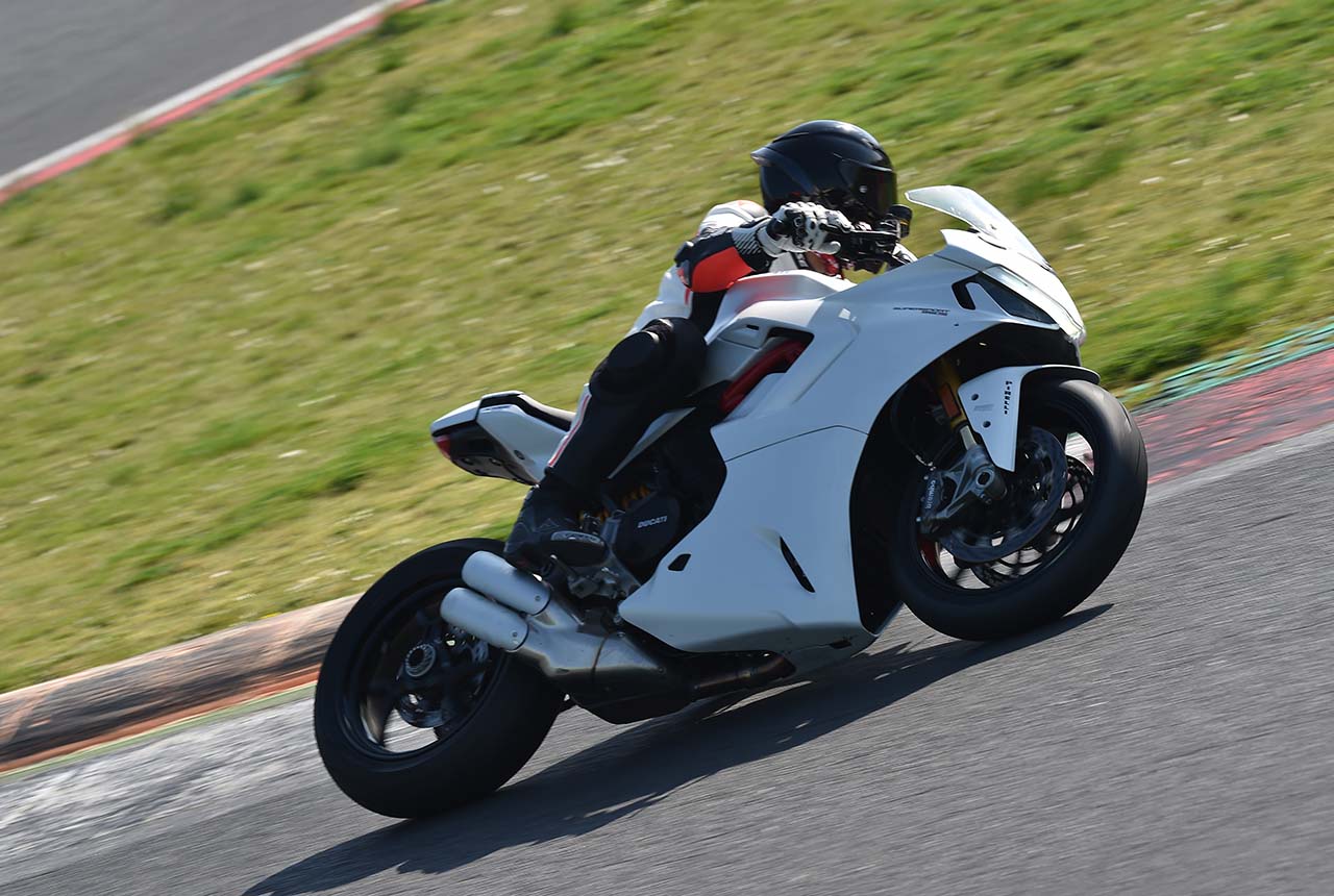 Ducati SuperSport 950, le foto della prova