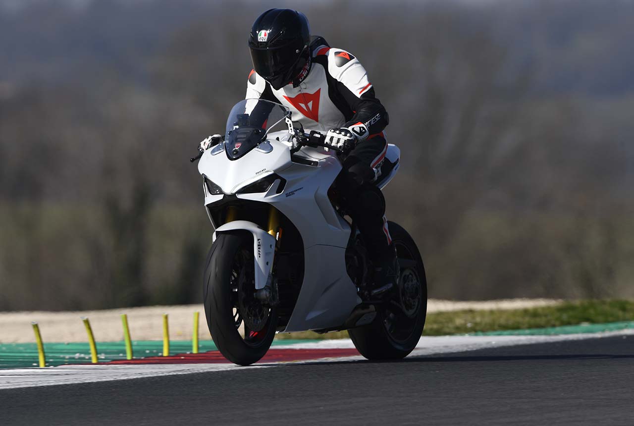 Ducati SuperSport 950, le foto della prova