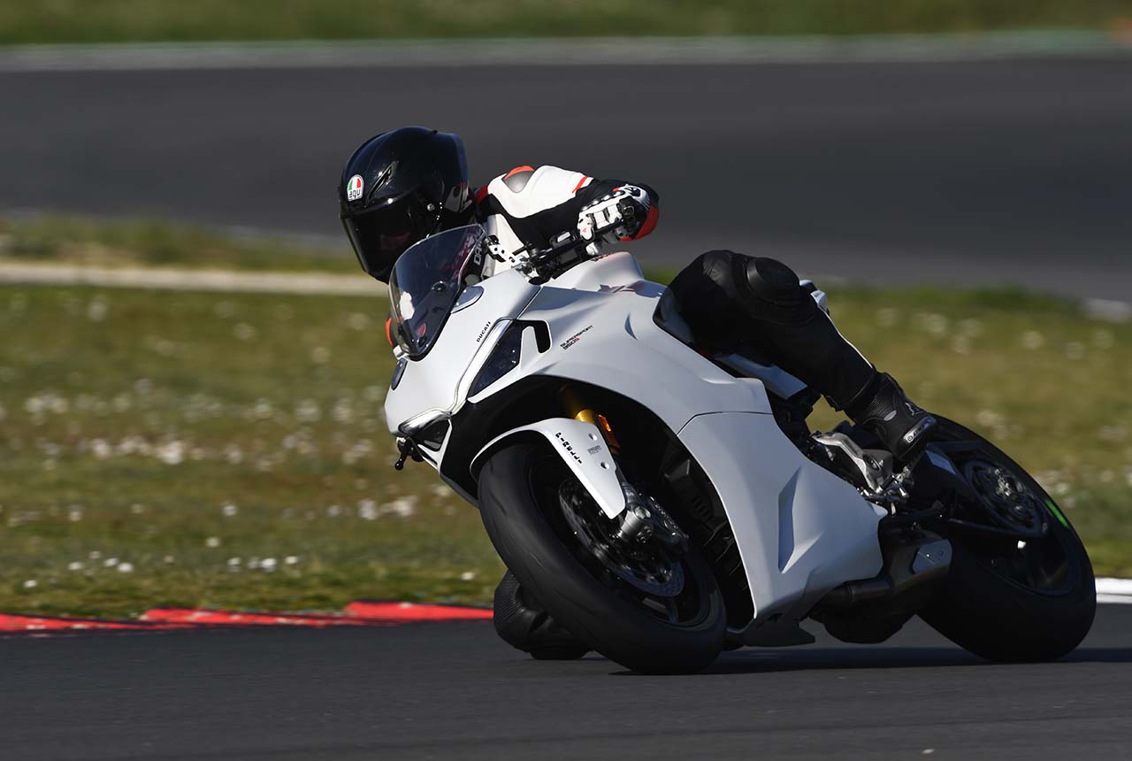 Ducati SuperSport 950, le foto della prova