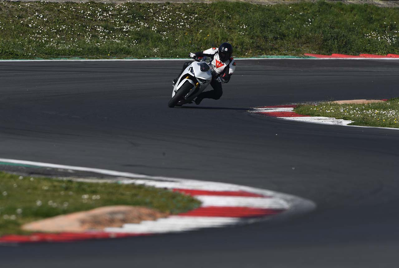 Ducati SuperSport 950, le foto della prova