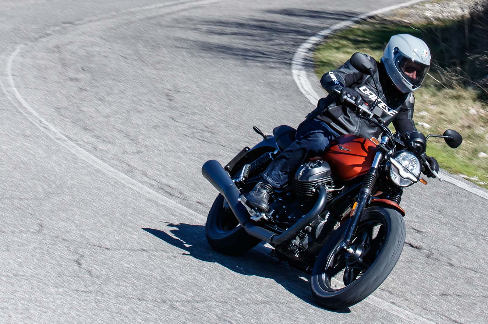 Moto Guzzi V7 2021, le foto della prova