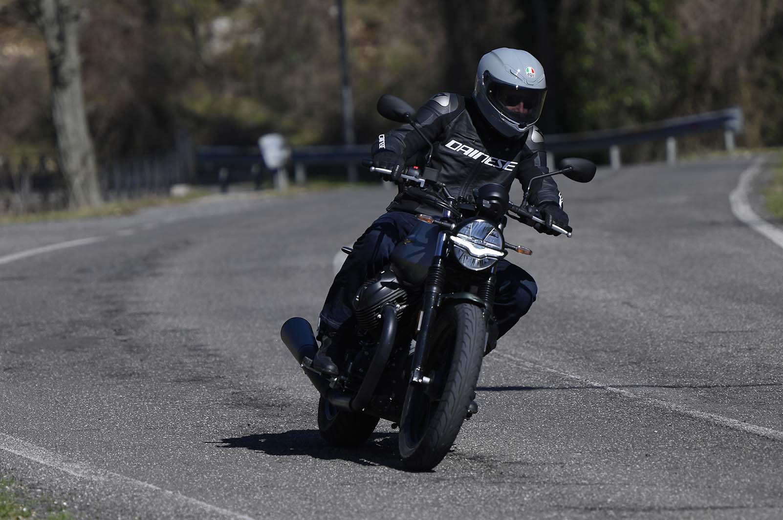 Moto Guzzi V7 2021, le foto della prova