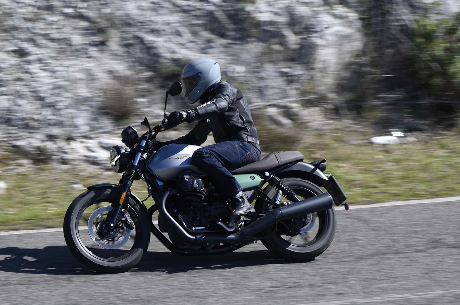 Moto Guzzi V7 2021, le foto della prova