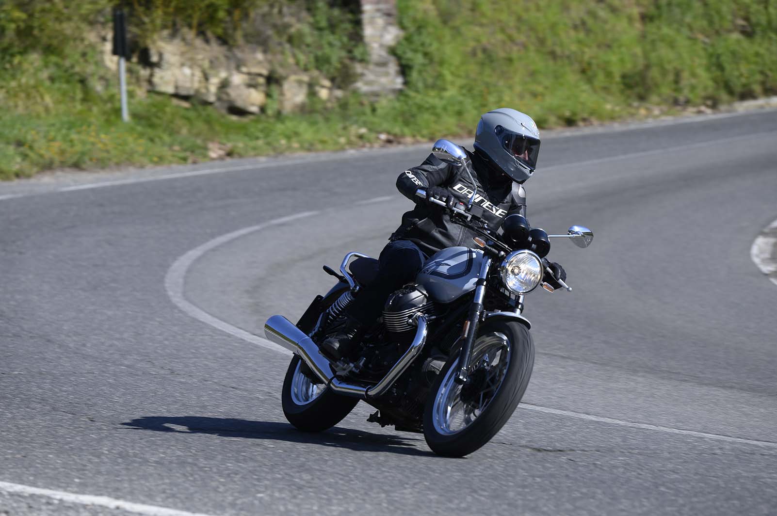 Moto Guzzi V7 2021, le foto della prova