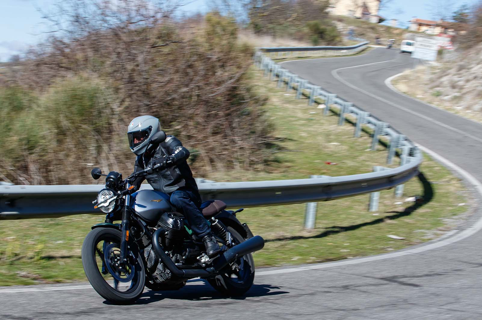 Moto Guzzi V7 2021, le foto della prova