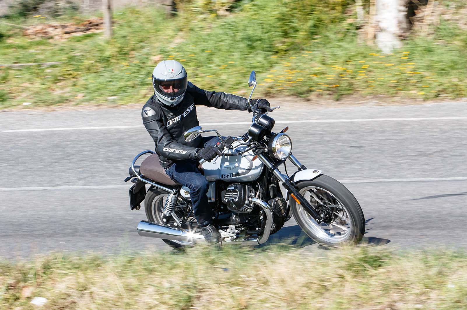 Moto Guzzi V7 2021, le foto della prova